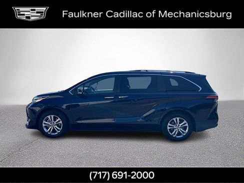 Used 2023 Toyota Sienna Platinum AWD/4WD image 10