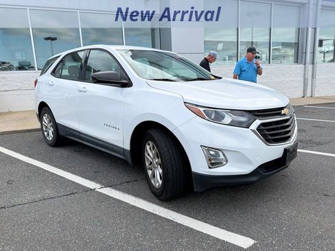 Used 2018 Chevrolet Equinox LS AWD/4WD image 2
