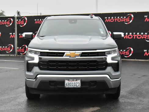 Used 2024 Chevrolet Silverado 1500 LT image 2