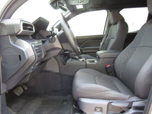 Certified 2025 Toyota Tacoma SR5 AWD/4WD image 14
