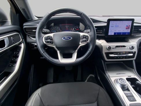Certified 2023 Ford Explorer XLT RWD image 6