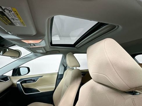 Used 2021 Toyota RAV4 XLE w/ Convenience Package image 19