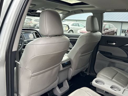 Used 2019 Toyota Highlander Limited image 17