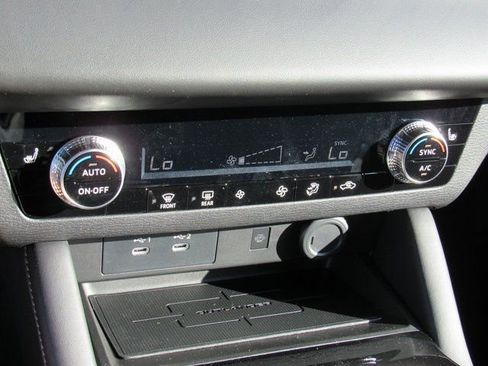 New 2025 Mitsubishi Outlander SE image 17