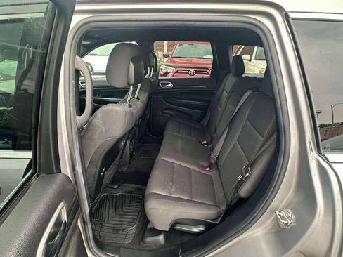 Used 2019 Jeep Grand Cherokee Laredo w/ 18" Wheel & 8.4" Radio Group AWD/4WD image 20