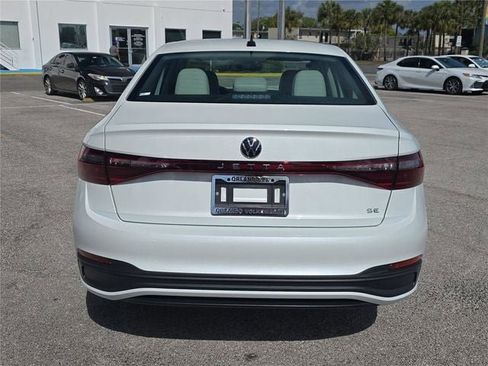 New 2026 Volkswagen Jetta SE FWD image 4