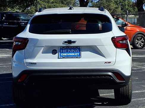 New 2026 Chevrolet Trax RS w/ Sunroof Package image 5