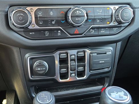 Used 2024 Jeep Wrangler Sahara w/ Technology Group image 29