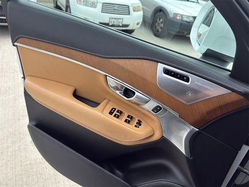 Used 2019 Volvo XC90 T8 Inscription w/ Luxury Package image 24