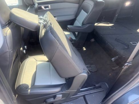 Used 2023 Ford Explorer XLT w/ Equipment Group 202A AWD/4WD image 31