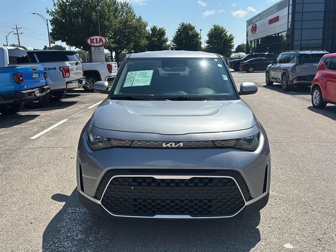 Used 2025 Kia Soul LX w/ LX Technology Package FWD image 2