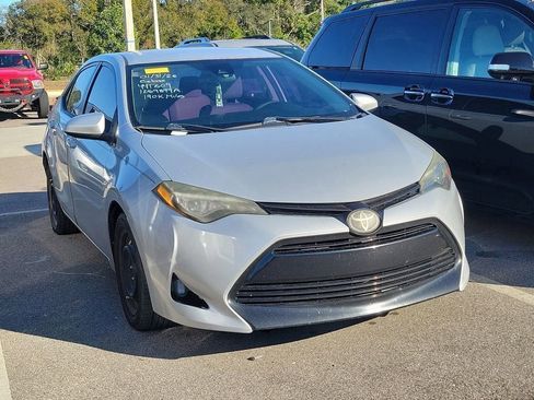 Used 2019 Toyota Corolla LE image 3