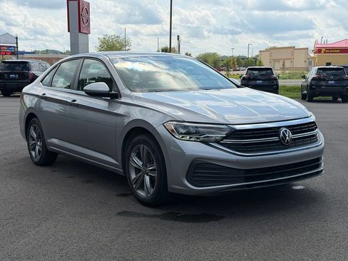Used 2024 Volkswagen Jetta SE FWD image 1