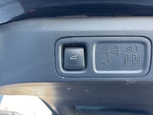 Used 2024 Ford Expedition XLT image 9