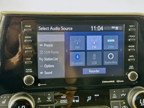 Used 2020 Toyota Highlander XLE AWD/4WD image 32