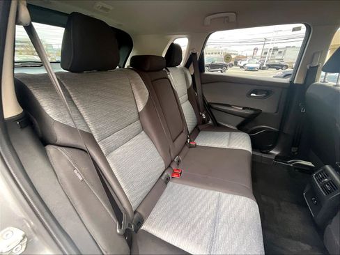 Used 2023 Nissan Rogue SV image 16