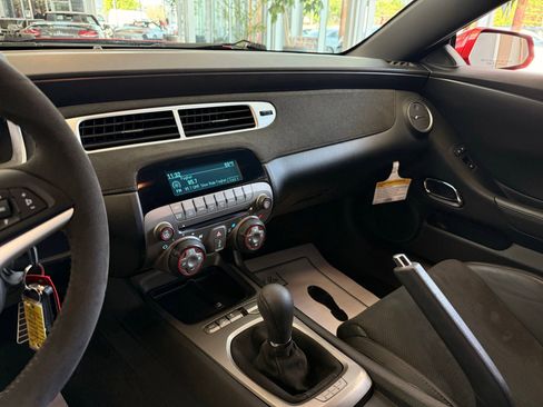 Used 2015 Chevrolet Camaro Z/28 RWD image 39