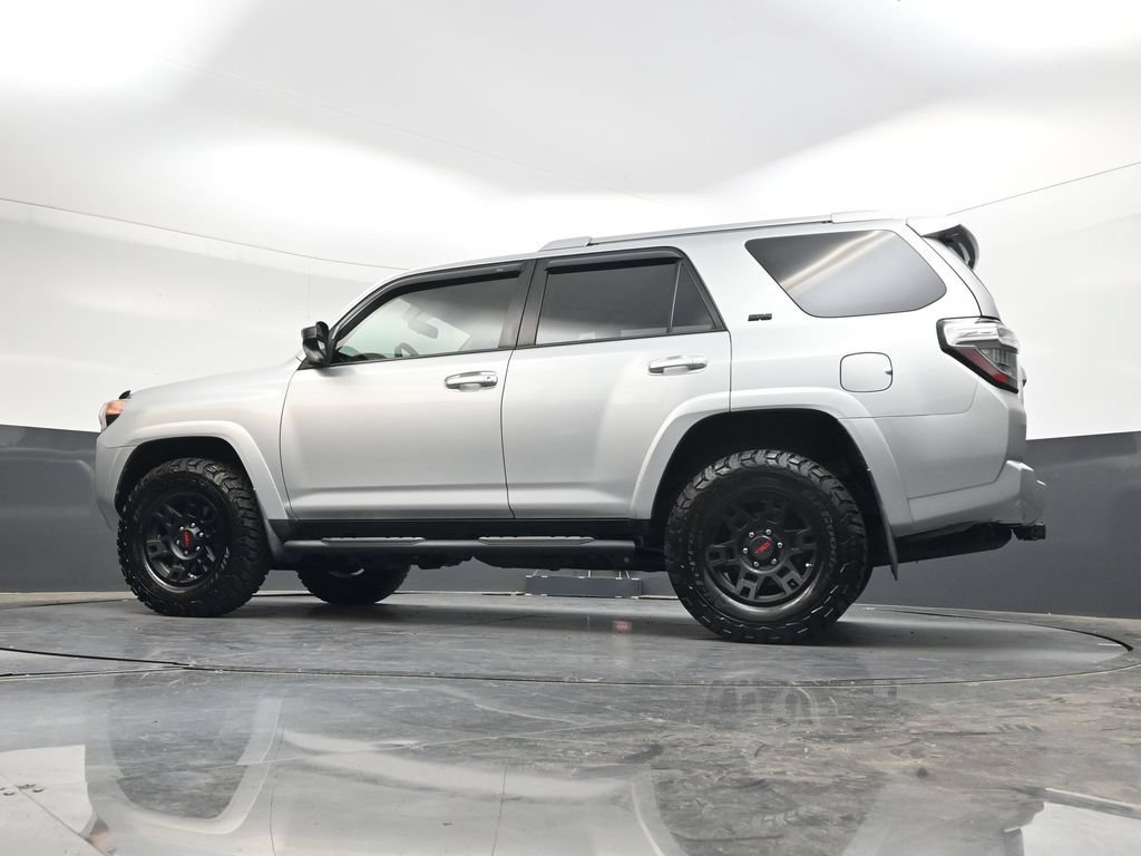 Used 2017 Toyota 4Runner SR5 AWD/4WD image 30