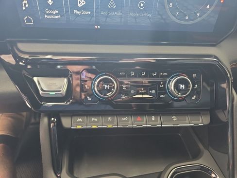Used 2025 GMC Sierra 1500 AT4 w/ AT4 Premium Package AWD/4WD image 44