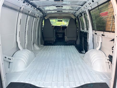 Used 2025 Chevrolet Express 2500 w/ Driver Convenience Package image 23