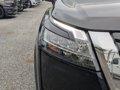 Used 2024 Nissan Pathfinder Platinum FWD image 9