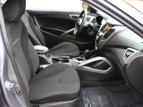Used 2012 Hyundai Veloster FWD image 16