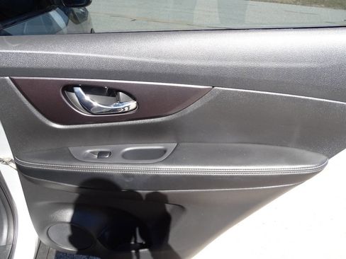 Used 2016 Nissan Rogue S image 29