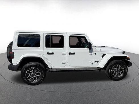 Used 2025 Jeep Wrangler Sahara image 15