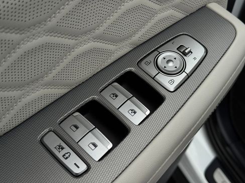 Used 2022 Hyundai Palisade Calligraphy image 13