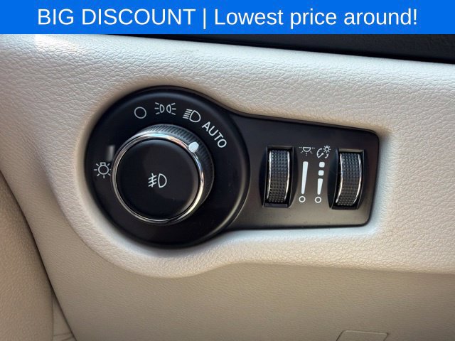 Used 2023 Chrysler Pacifica Touring-L FWD image 29