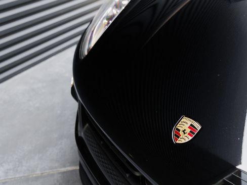 Certified 2025 Porsche Macan AWD/4WD image 41