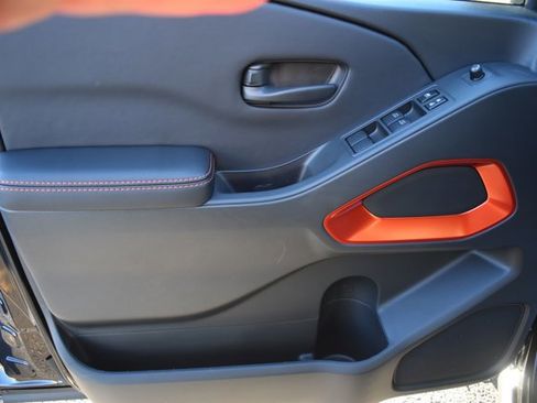 New 2026 Nissan Frontier PRO-4X w/ Pro-4x Convenience Package image 12