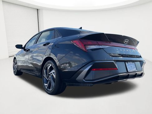 Certified 2025 Hyundai Elantra Limited image 5