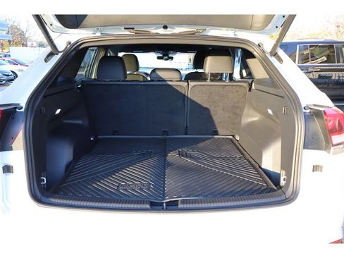 Used 2025 Volkswagen Atlas Cross Sport SE image 7