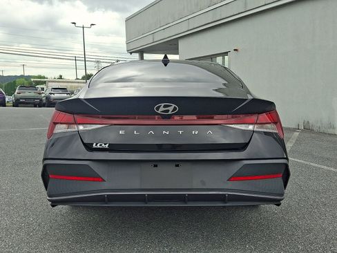 Certified 2024 Hyundai Elantra SEL FWD image 6