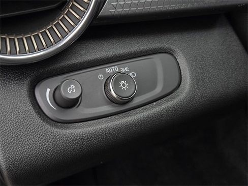 Used 2025 Chevrolet Trax ACTIV w/ Sunroof Package image 18