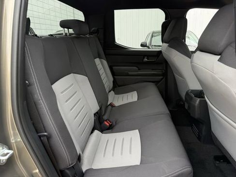 Used 2025 Toyota Tacoma TRD Sport AWD/4WD image 31