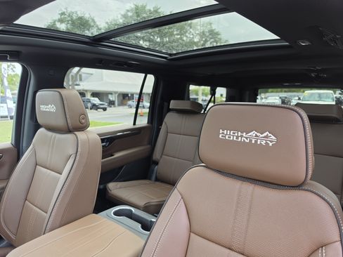 New 2026 Chevrolet Suburban High Country RWD image 28