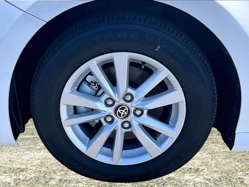 Used 2025 Toyota Camry LE image 33