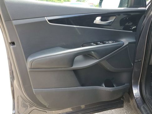 Used 2019 Kia Sorento AWD image 12