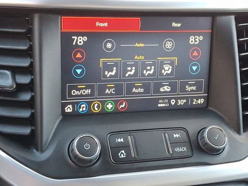 Used 2023 GMC Acadia SLE w/ Driver Convenience Package image 16