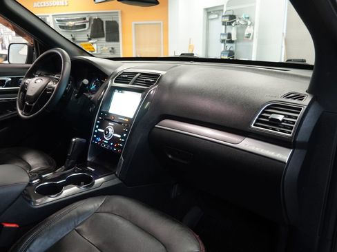 Used 2018 Ford Explorer Sport w/ Equipment Group 401A AWD/4WD image 37