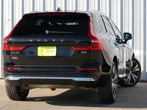 Used 2023 Volvo XC60 B5 Ultimate image 4
