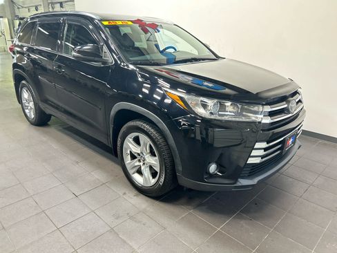 Used 2017 Toyota Highlander Limited w/ Protection Package #3 AWD/4WD image 2