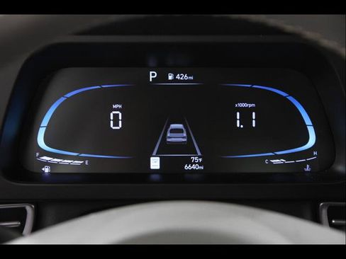 Used 2025 Hyundai Elantra Sport image 8