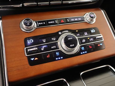 Used 2020 Lincoln Aviator Reserve w/ Equipment Group 202A AWD/4WD image 8