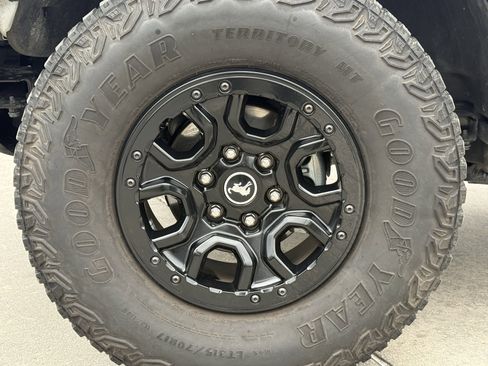 Used 2023 Ford Bronco Wildtrak image 12