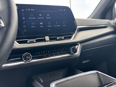 Used 2025 Chevrolet Equinox LT FWD image 17