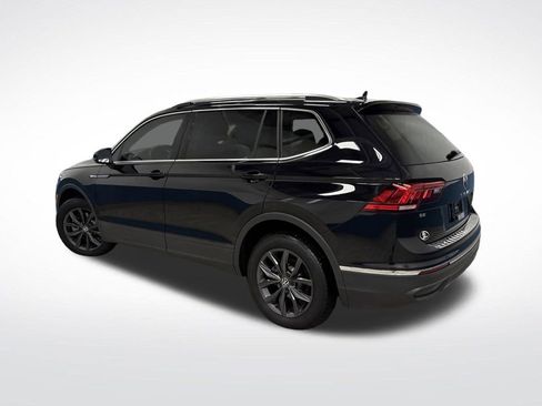 Used 2023 Volkswagen Tiguan SE image 3