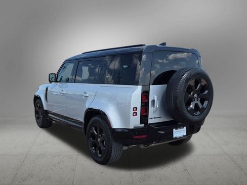 Used 2024 Land Rover Defender 110 X-Dynamic SE AWD/4WD image 4